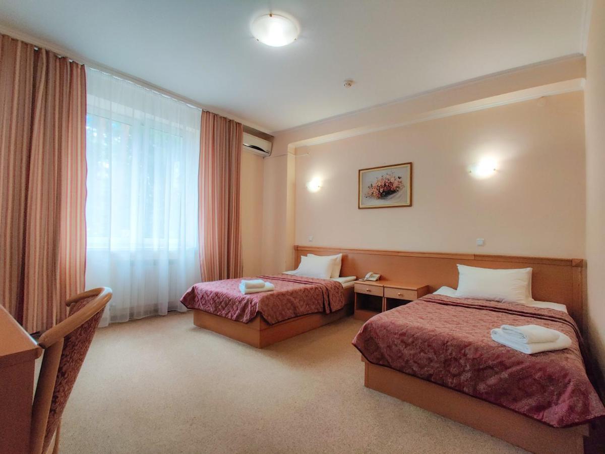 Hotel заміський комплекс 