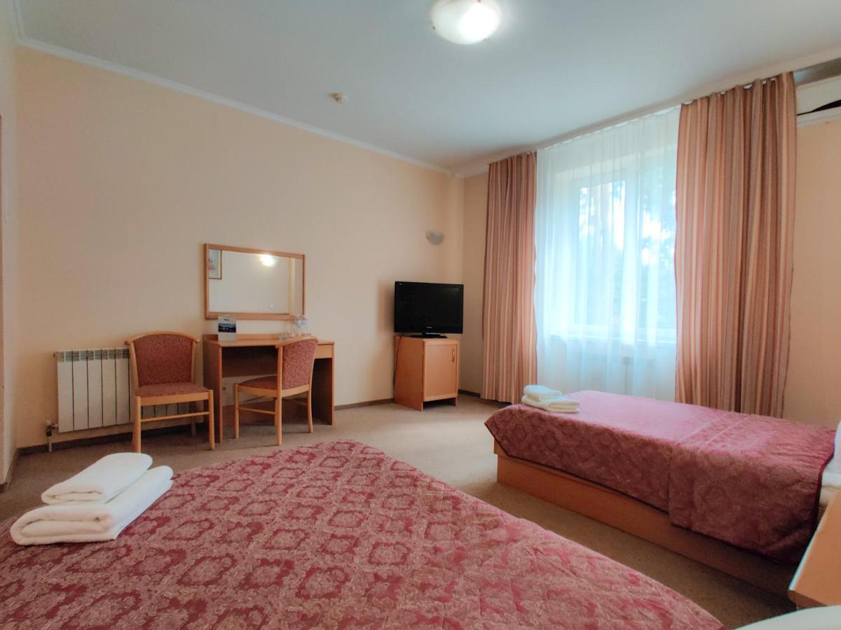 Hotel заміський комплекс 
