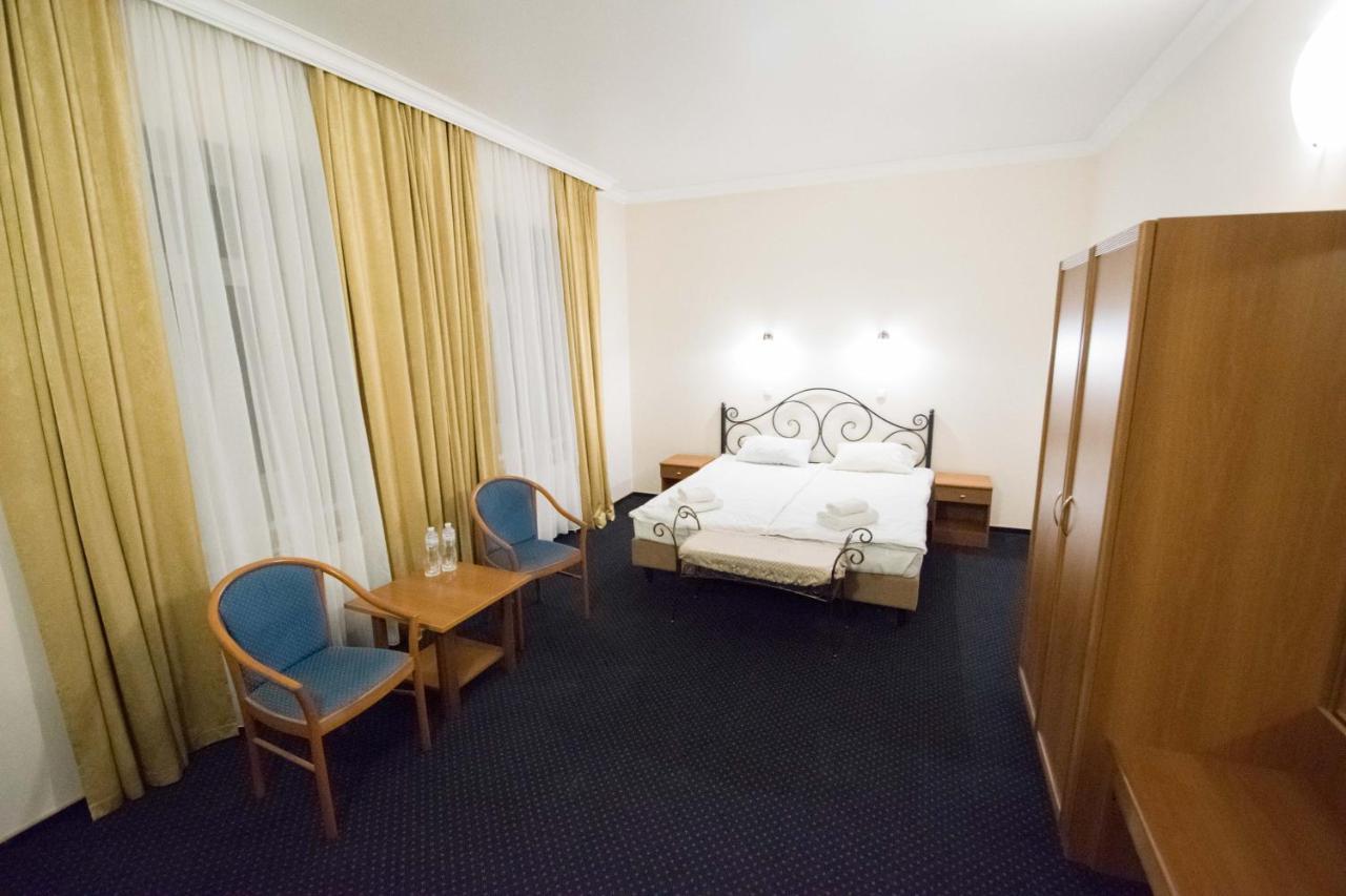 Hotel заміський комплекс 