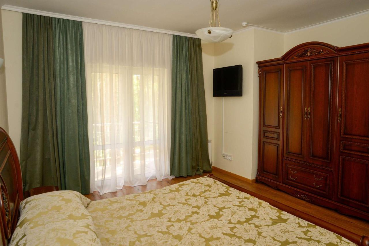 Hotel заміський комплекс 