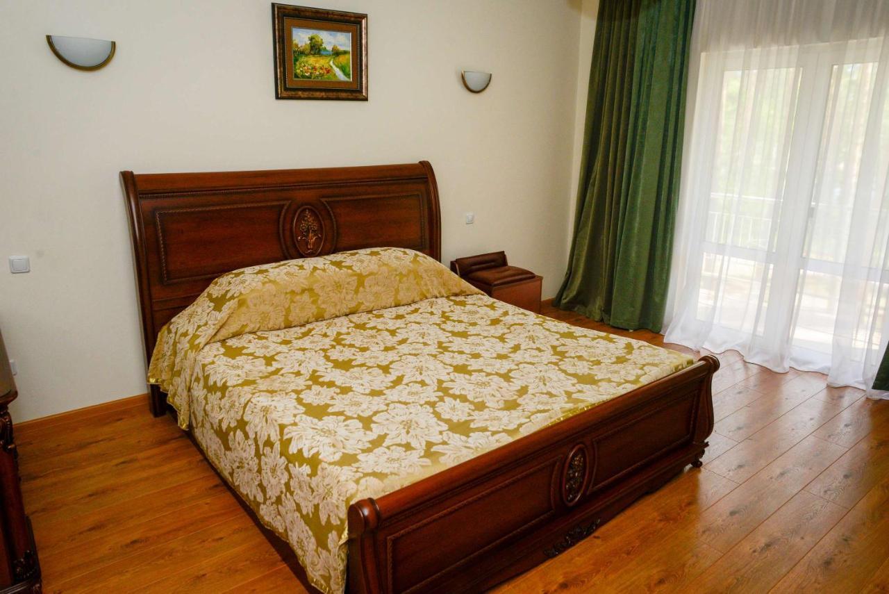 Hotel заміський комплекс 